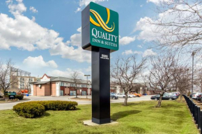 Quality Inn & Suites 5585 Ambler Drive Mississauga Ontario